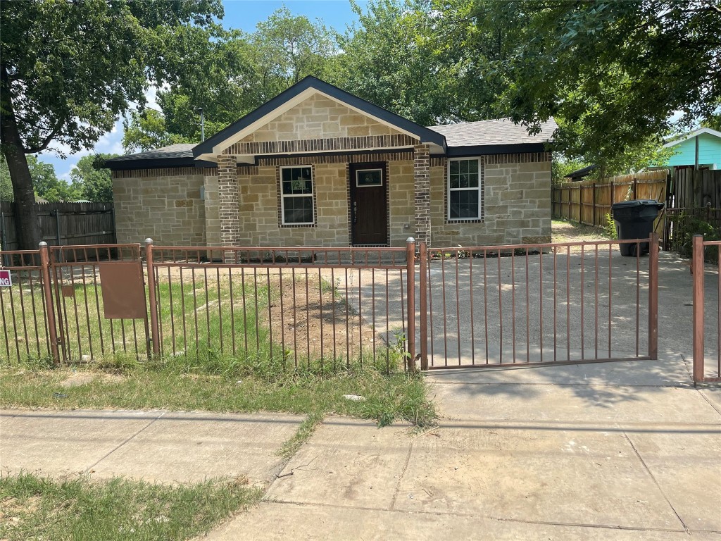 648 Helena Street Dallas TX 75217