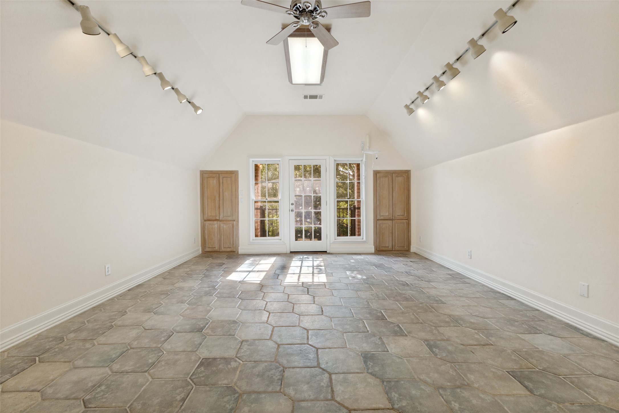 12010 Lueders Lane Dallas TX 75230