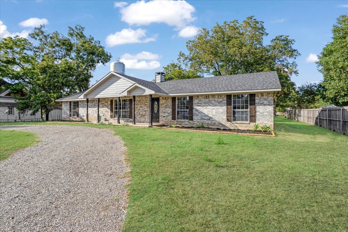 108 W College Street Leonard TX 75452