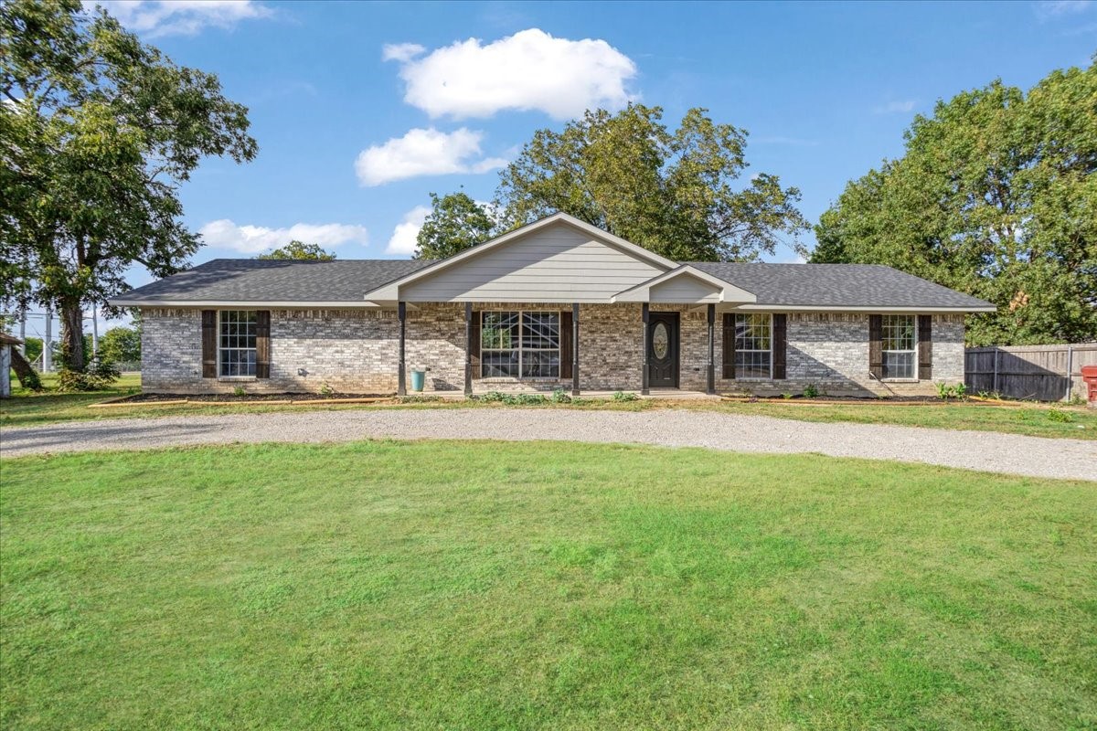 108 W College Street Leonard TX 75452