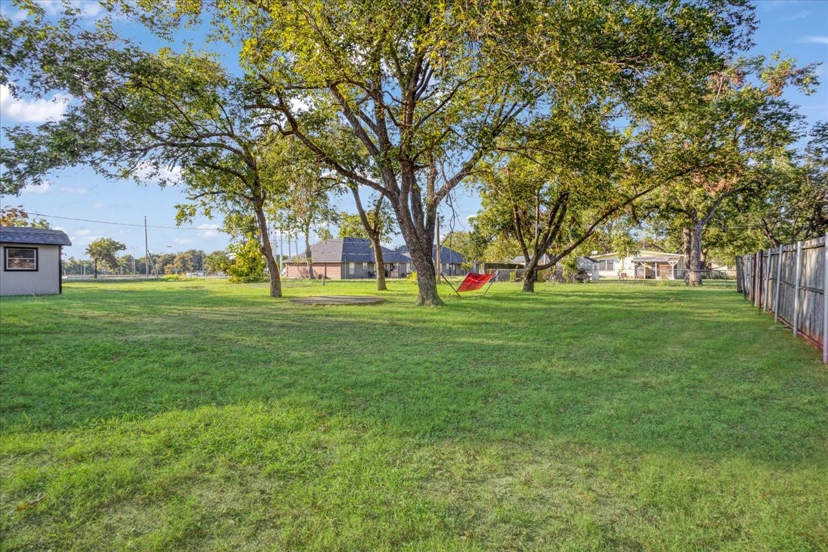 108 W College Street Leonard TX 75452