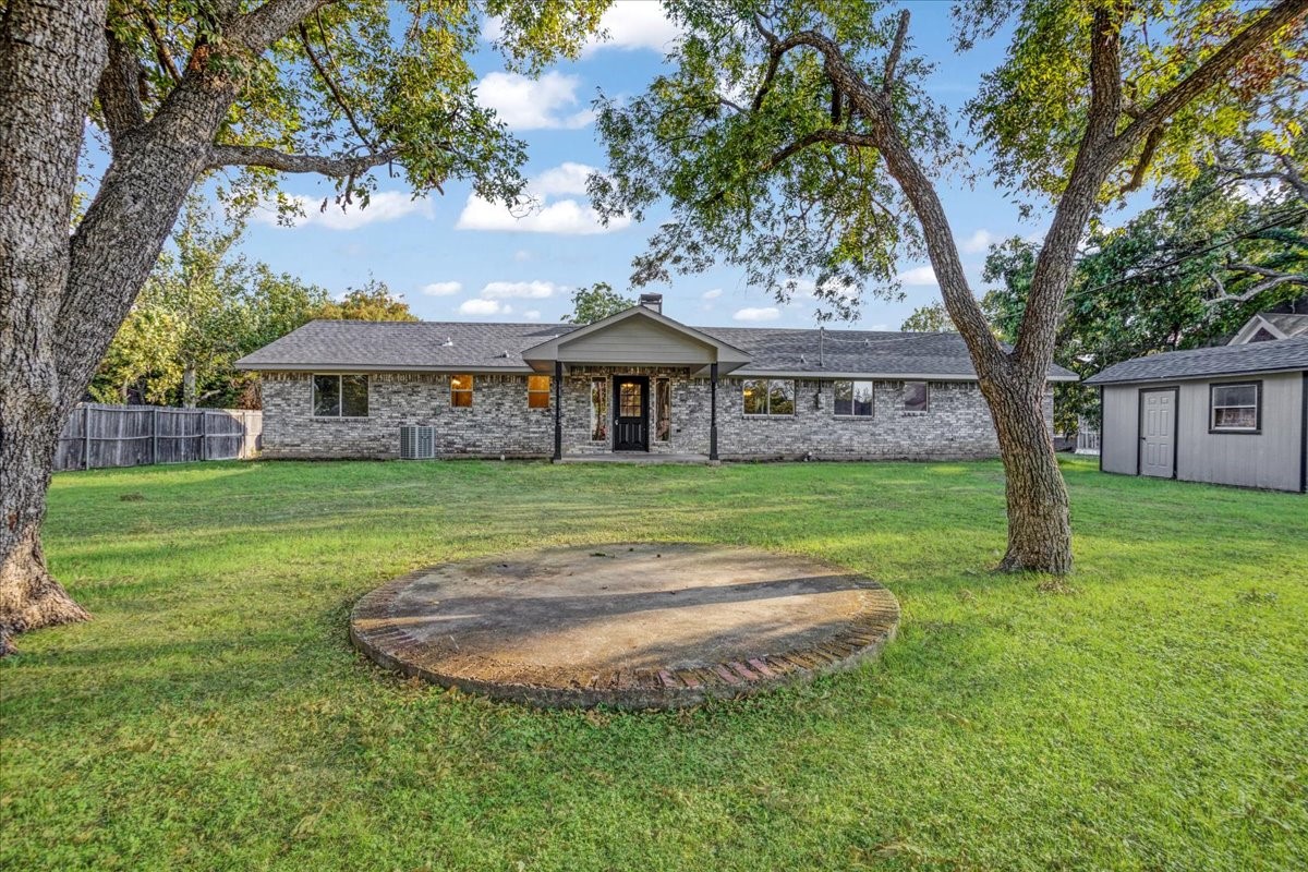 108 W College Street Leonard TX 75452