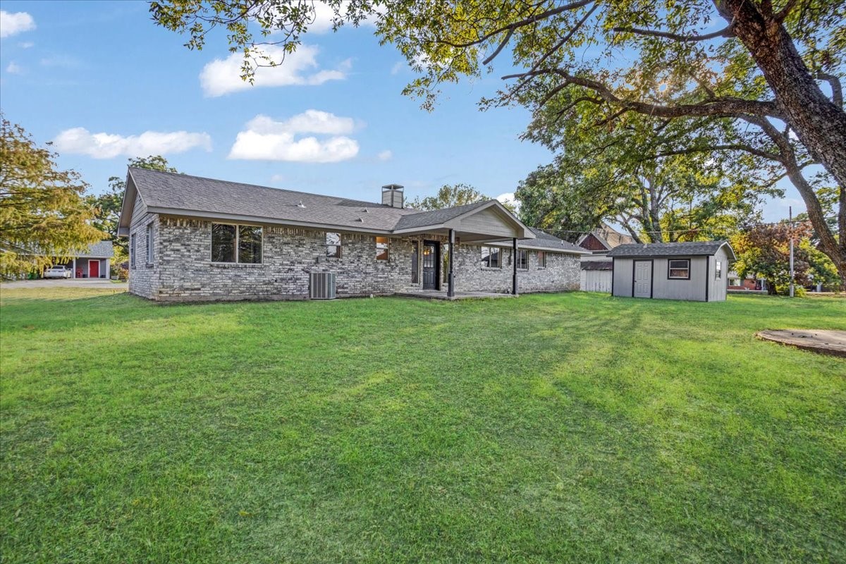 108 W College Street Leonard TX 75452