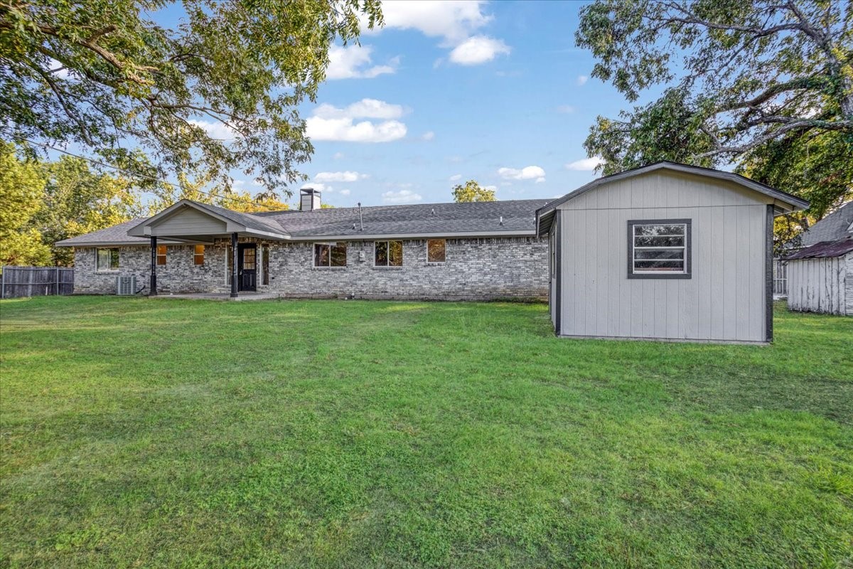 108 W College Street Leonard TX 75452