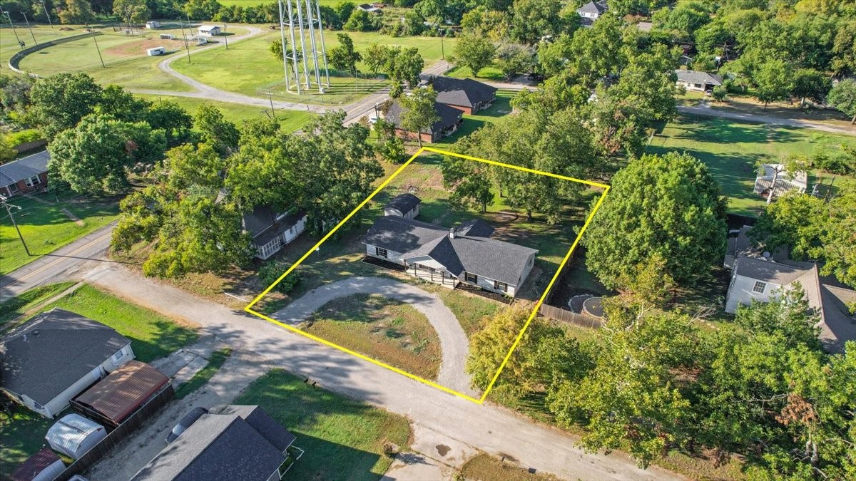 108 W College Street Leonard TX 75452