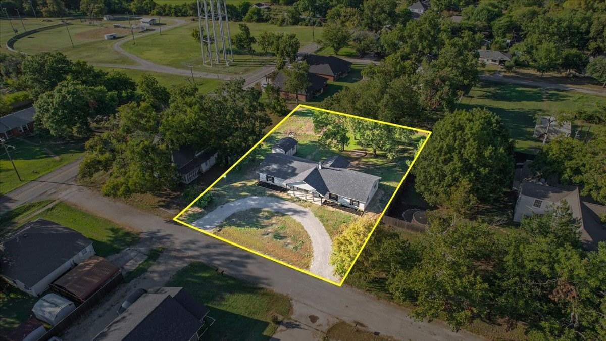 108 W College Street Leonard TX 75452