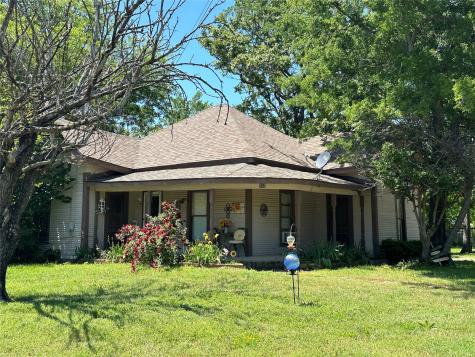 200 S Hubbard Street Alvord TX 76225