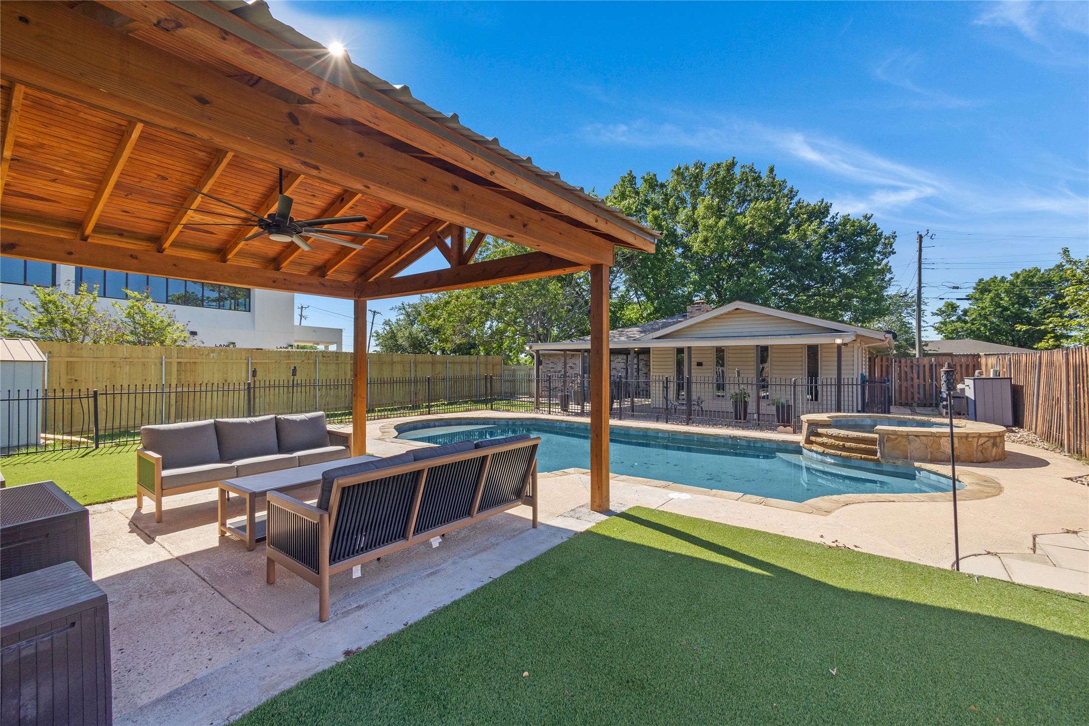439 S Snyder Avenue Justin TX 76247