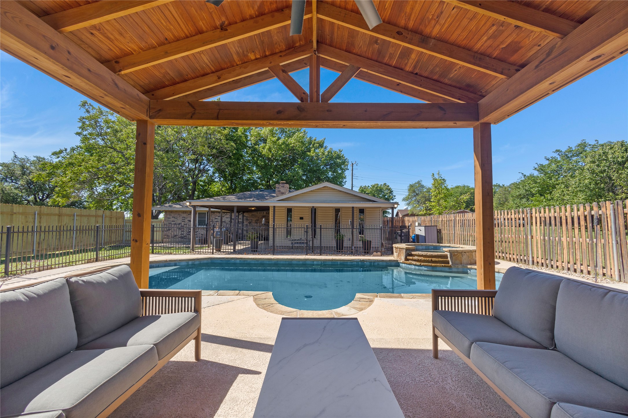 439 S Snyder Avenue Justin TX 76247