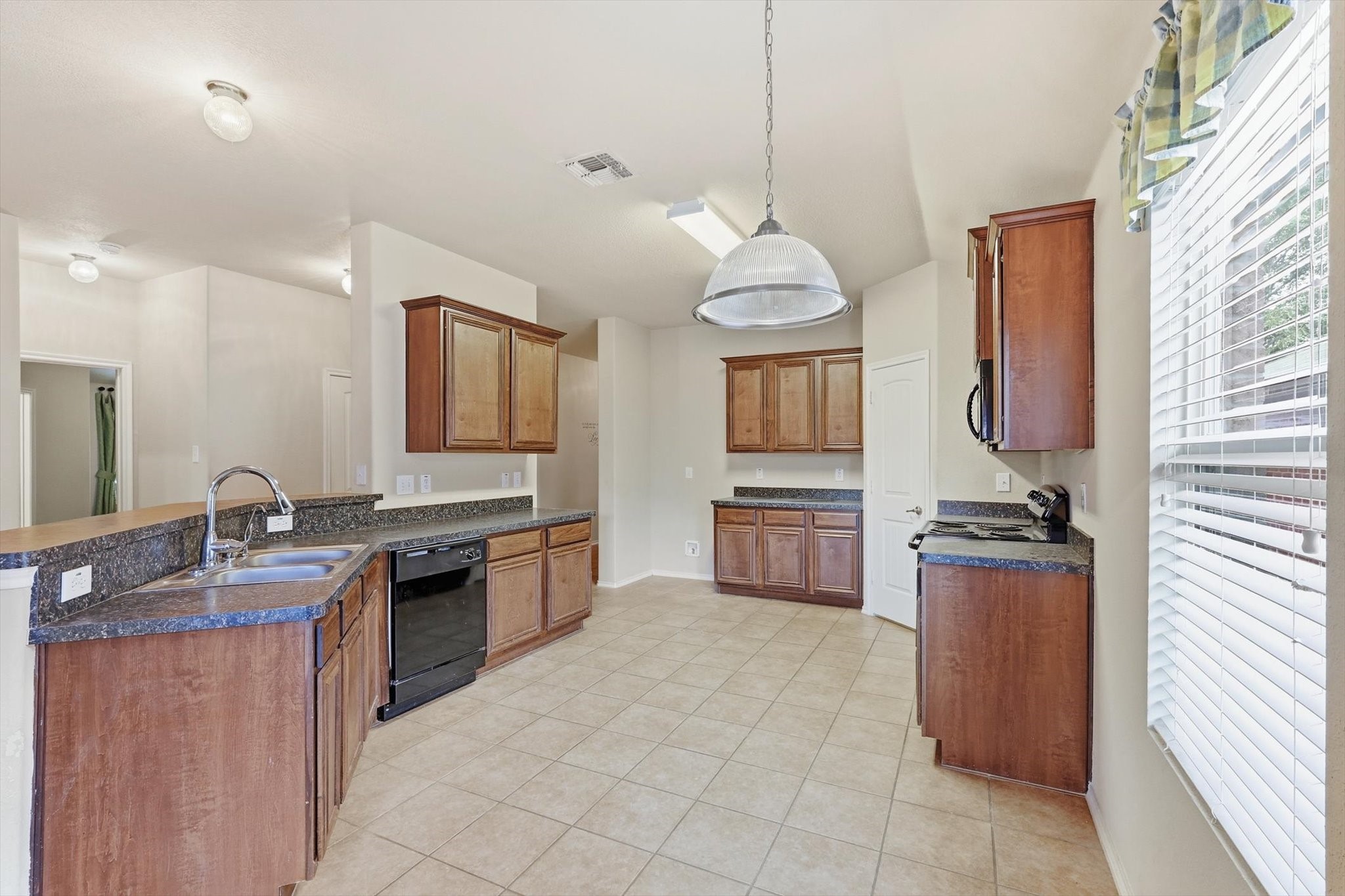 832 Clear Creek Drive Desoto TX 75115