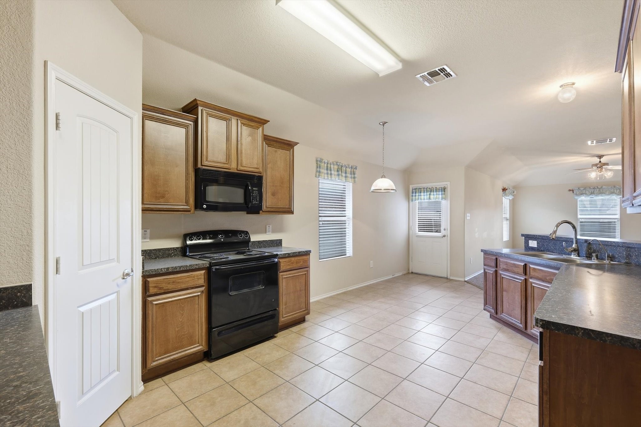 832 Clear Creek Drive Desoto TX 75115