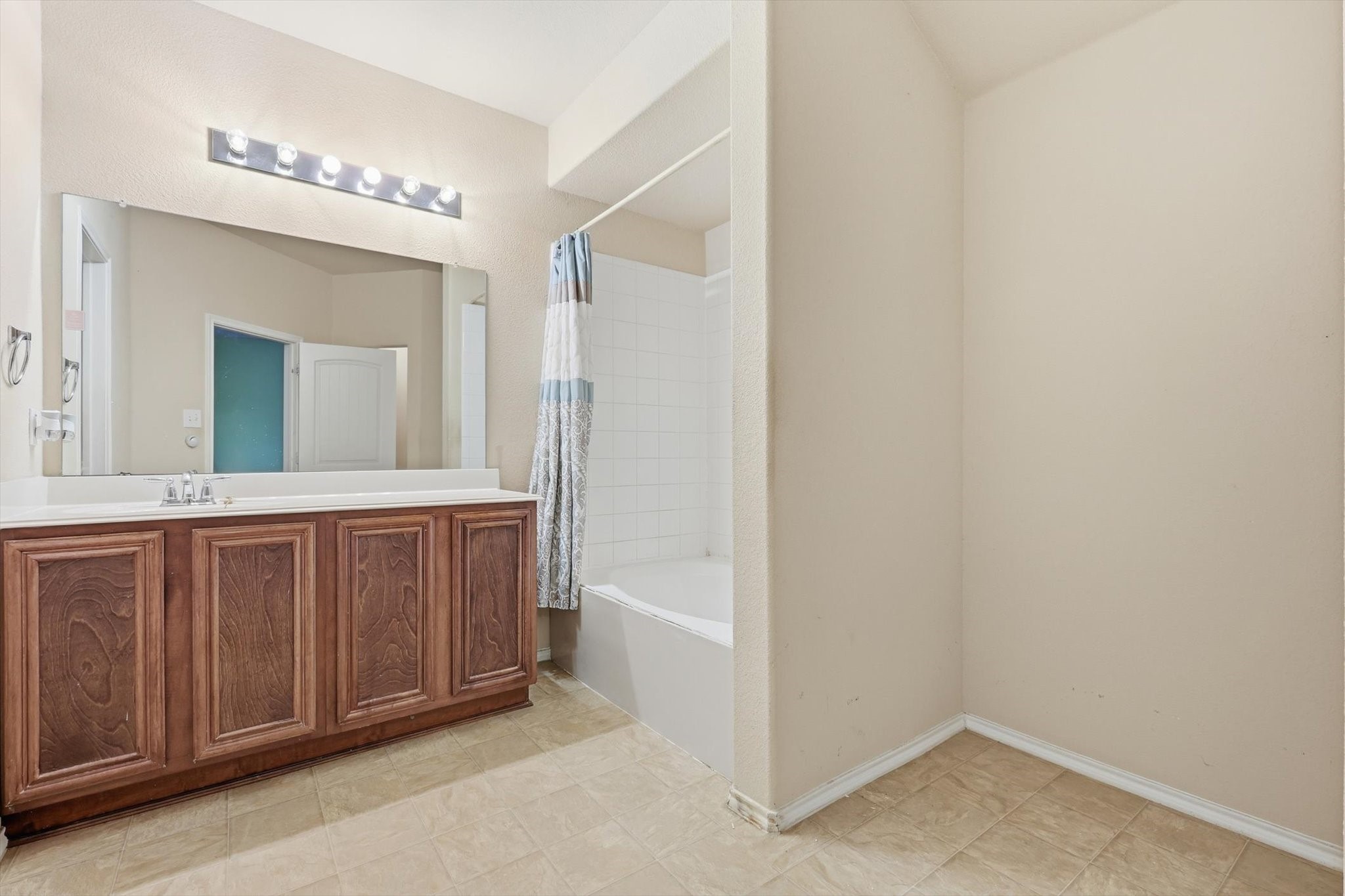 832 Clear Creek Drive Desoto TX 75115