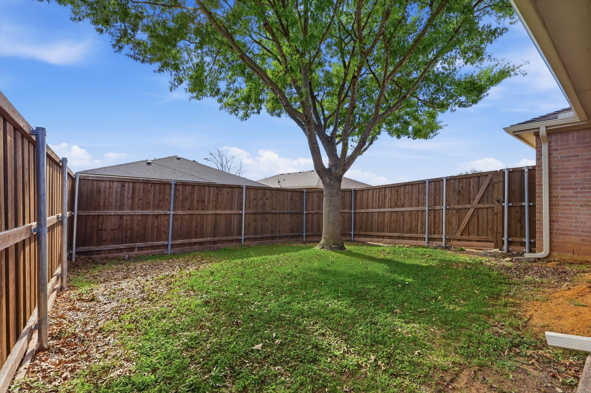 832 Clear Creek Drive Desoto TX 75115