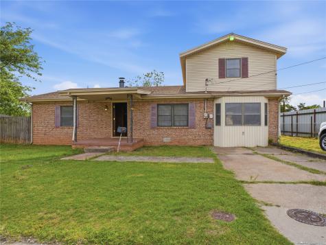 511 N Clay Street Henrietta TX 76365