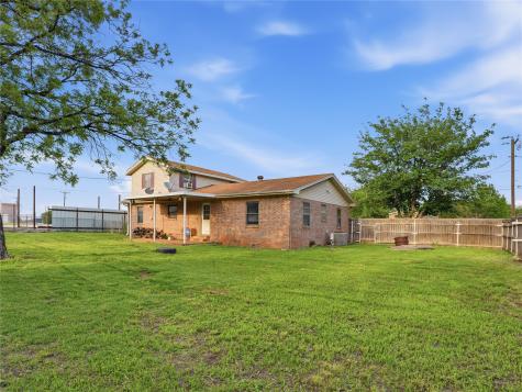 511 N Clay Street Henrietta TX 76365