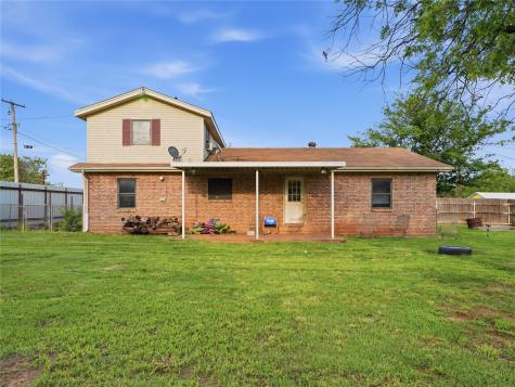 511 N Clay Street Henrietta TX 76365
