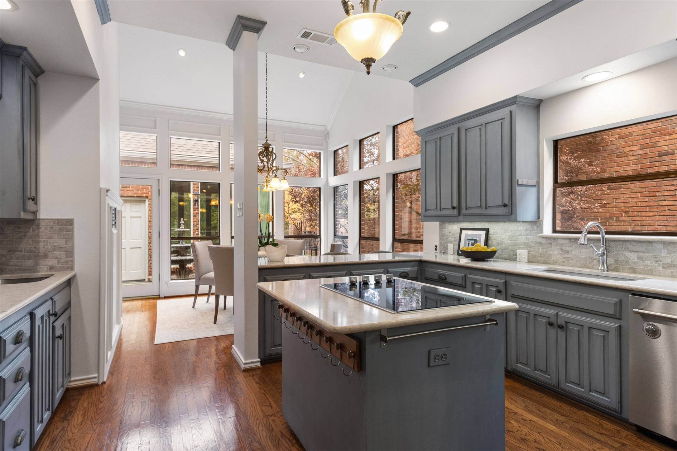 7 Queensview Court Dallas TX 75225