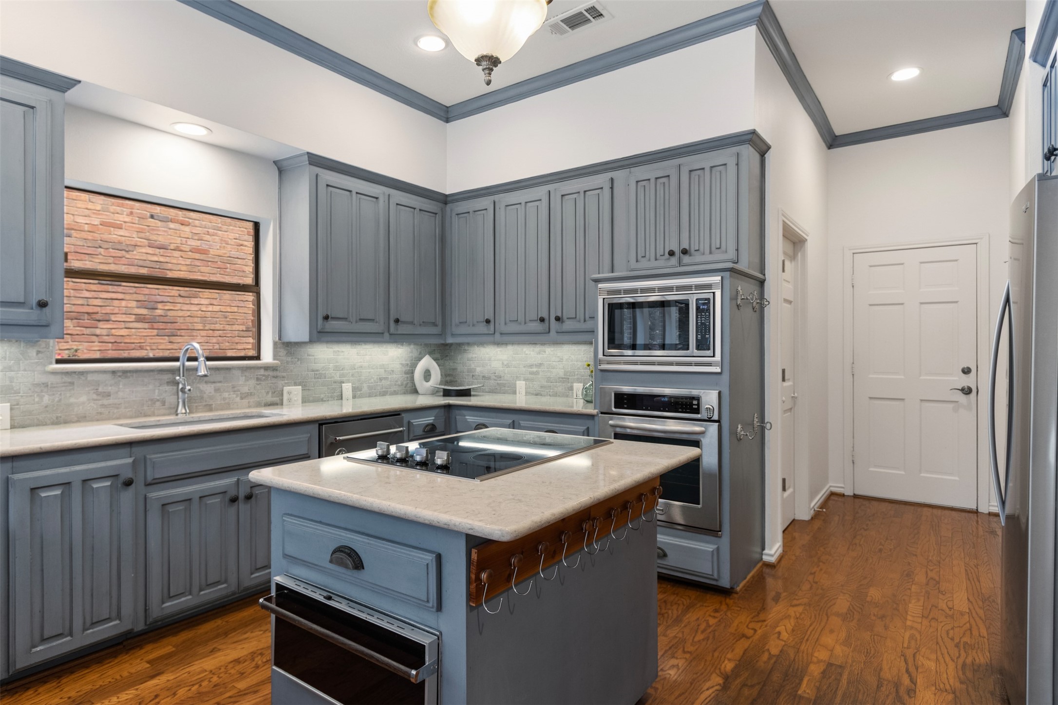 7 Queensview Court Dallas TX 75225