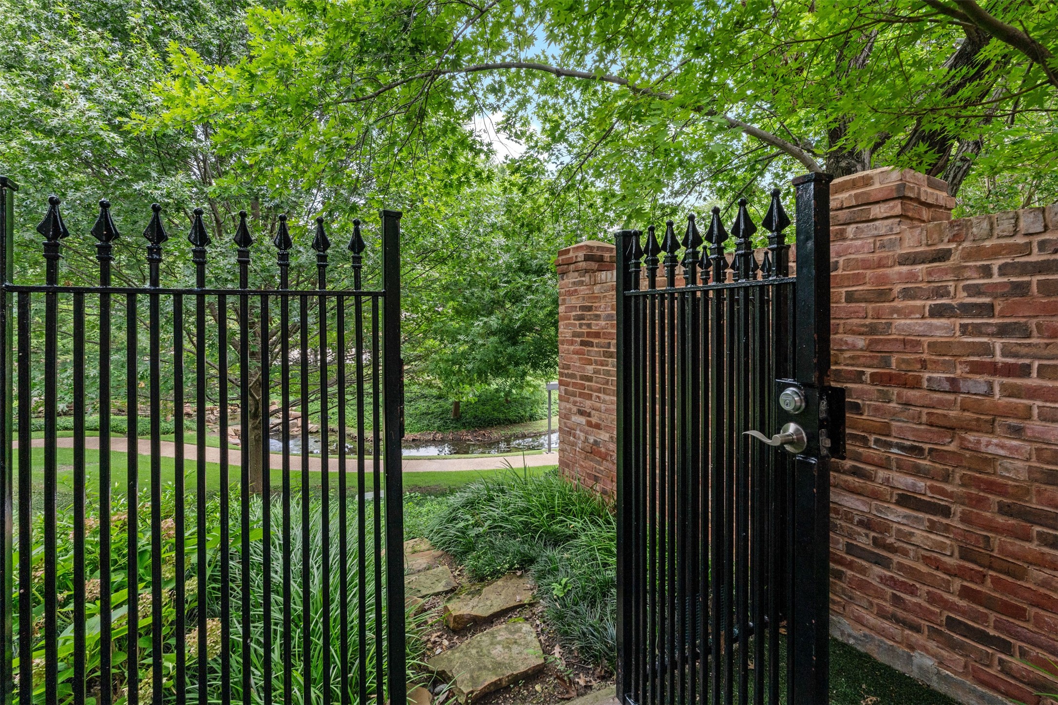 7 Queensview Court Dallas TX 75225