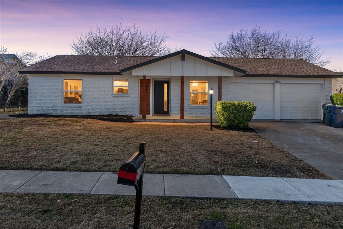 706 N Hunters Glen Circle Arlington TX 76015