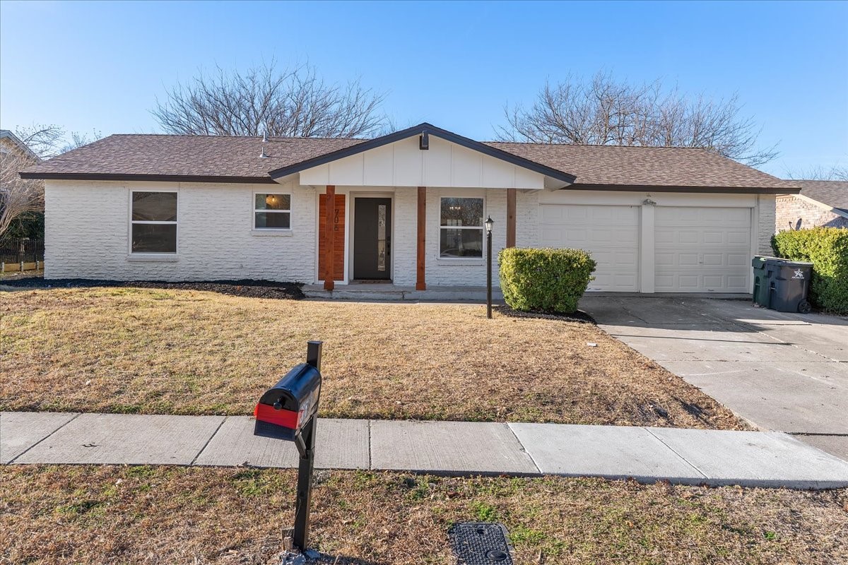 706 N Hunters Glen Circle Arlington TX 76015