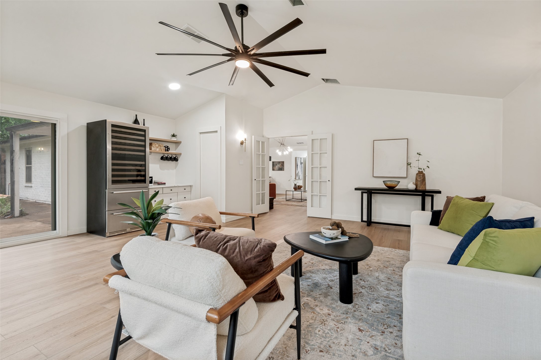 2744 Meadow Green Bedford TX 76021