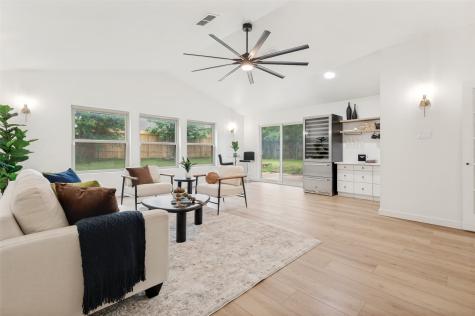 2744 Meadow Green Bedford TX 76021
