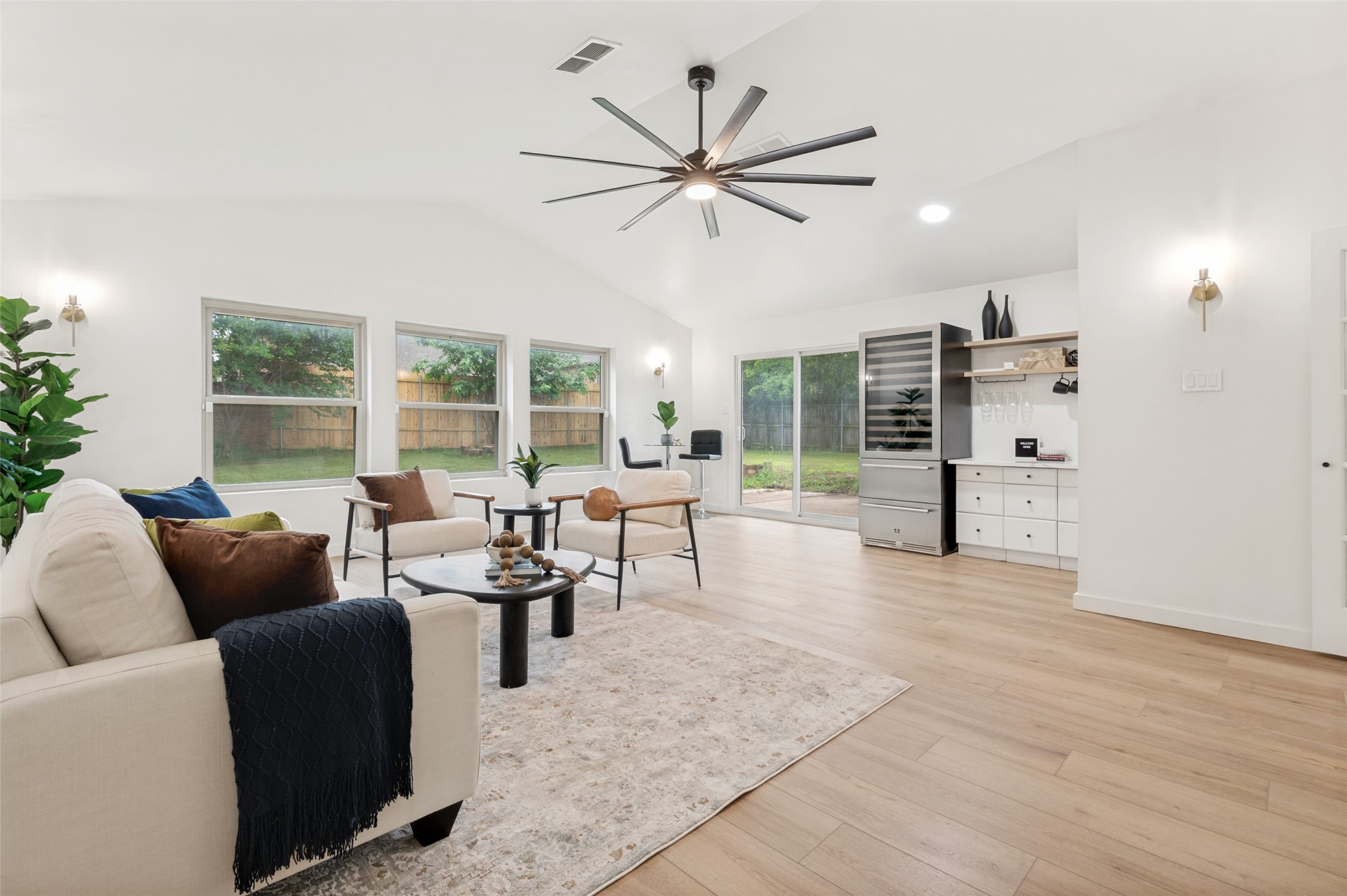 2744 Meadow Green Bedford TX 76021