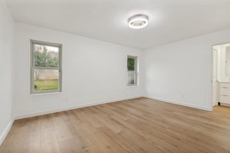 2744 Meadow Green Bedford TX 76021