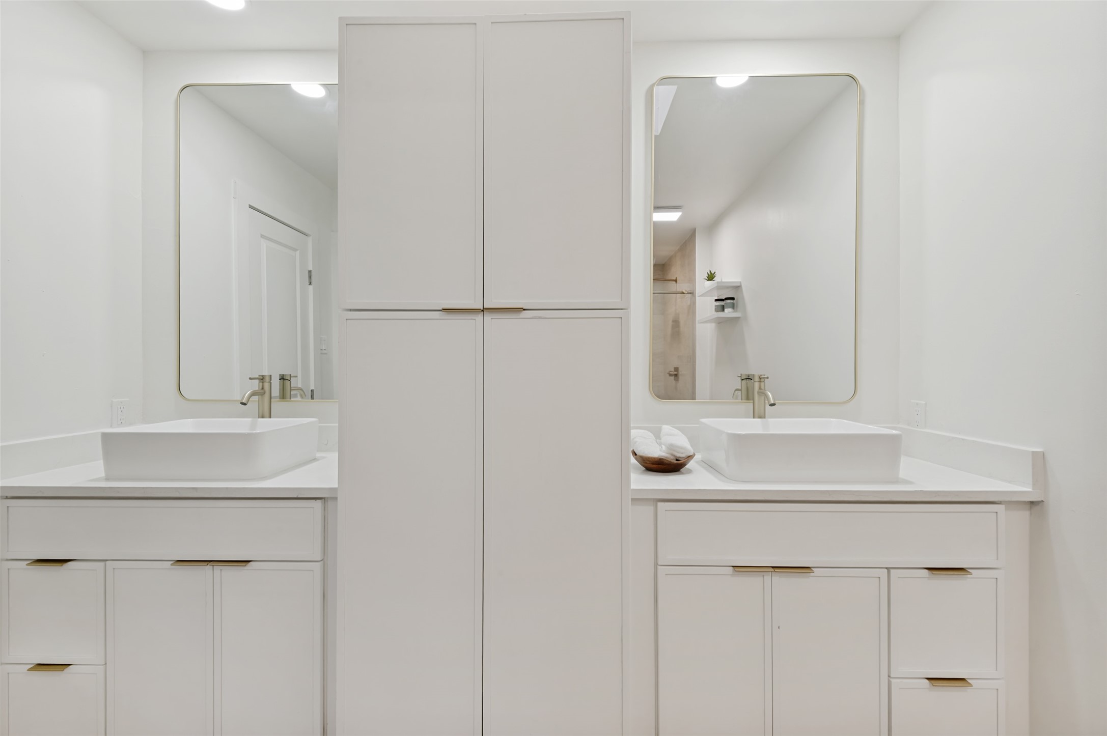 2744 Meadow Green Bedford TX 76021