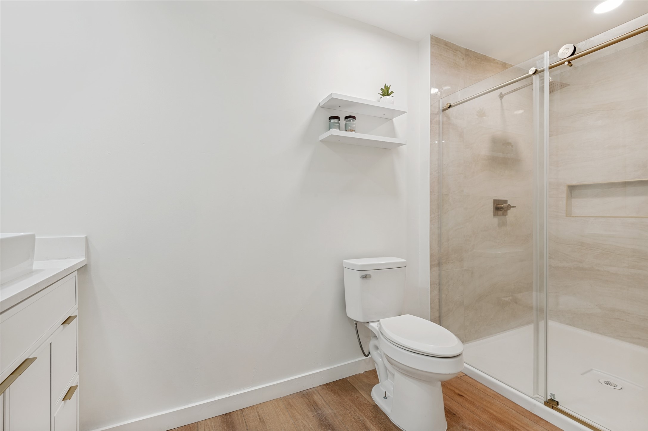 2744 Meadow Green Bedford TX 76021