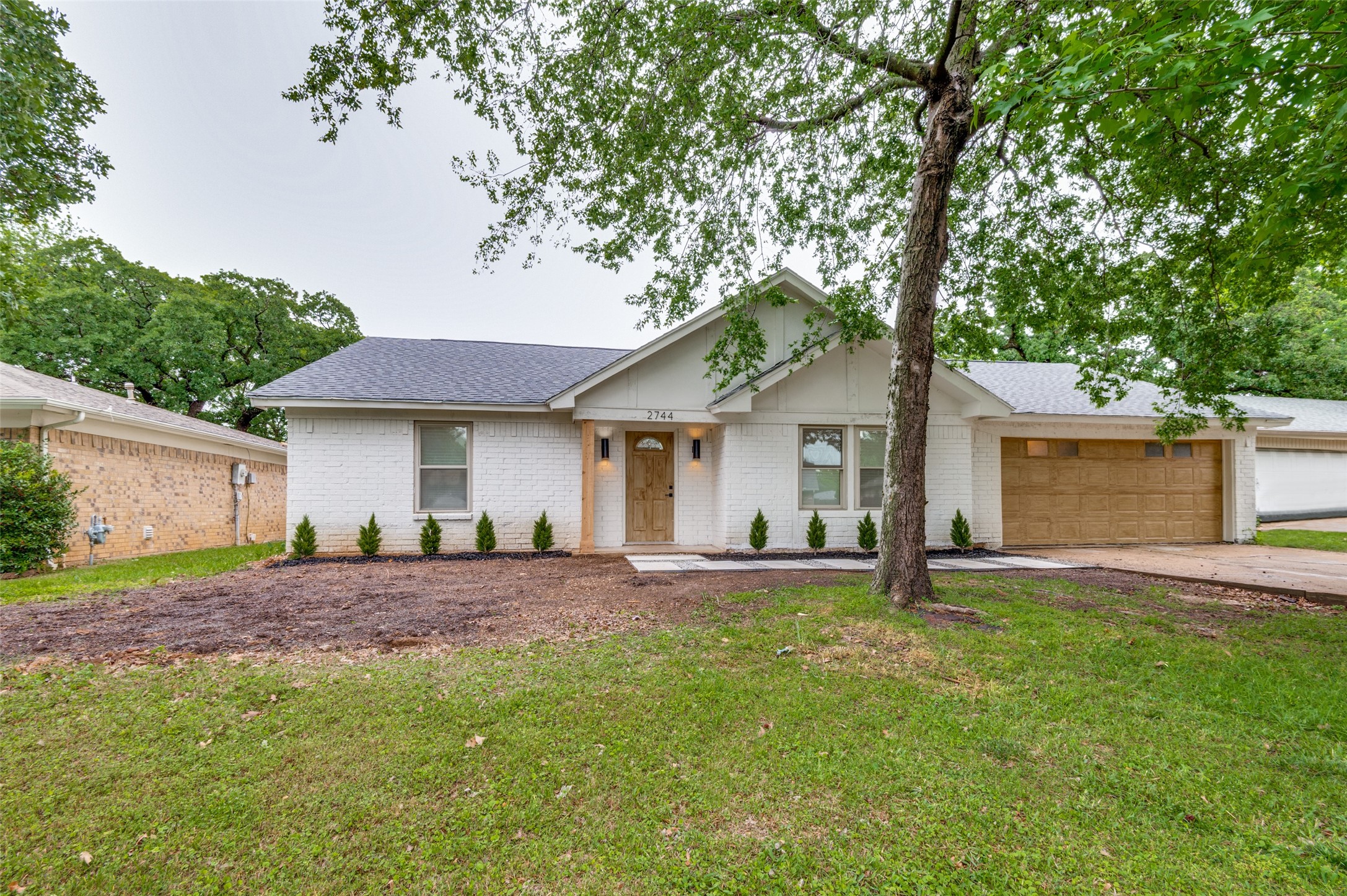 2744 Meadow Green Bedford TX 76021