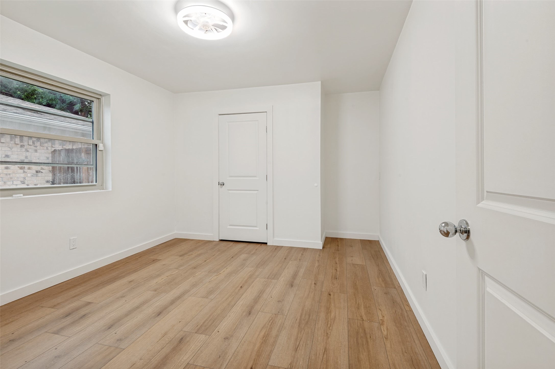 2744 Meadow Green Bedford TX 76021