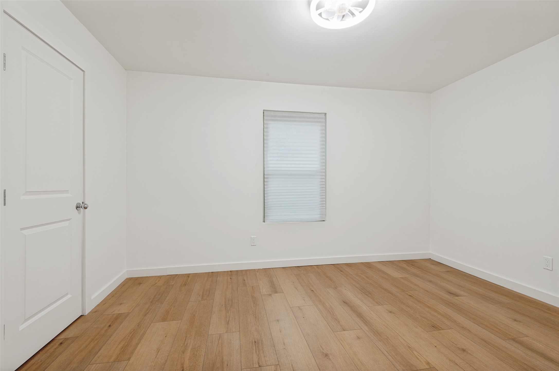 2744 Meadow Green Bedford TX 76021
