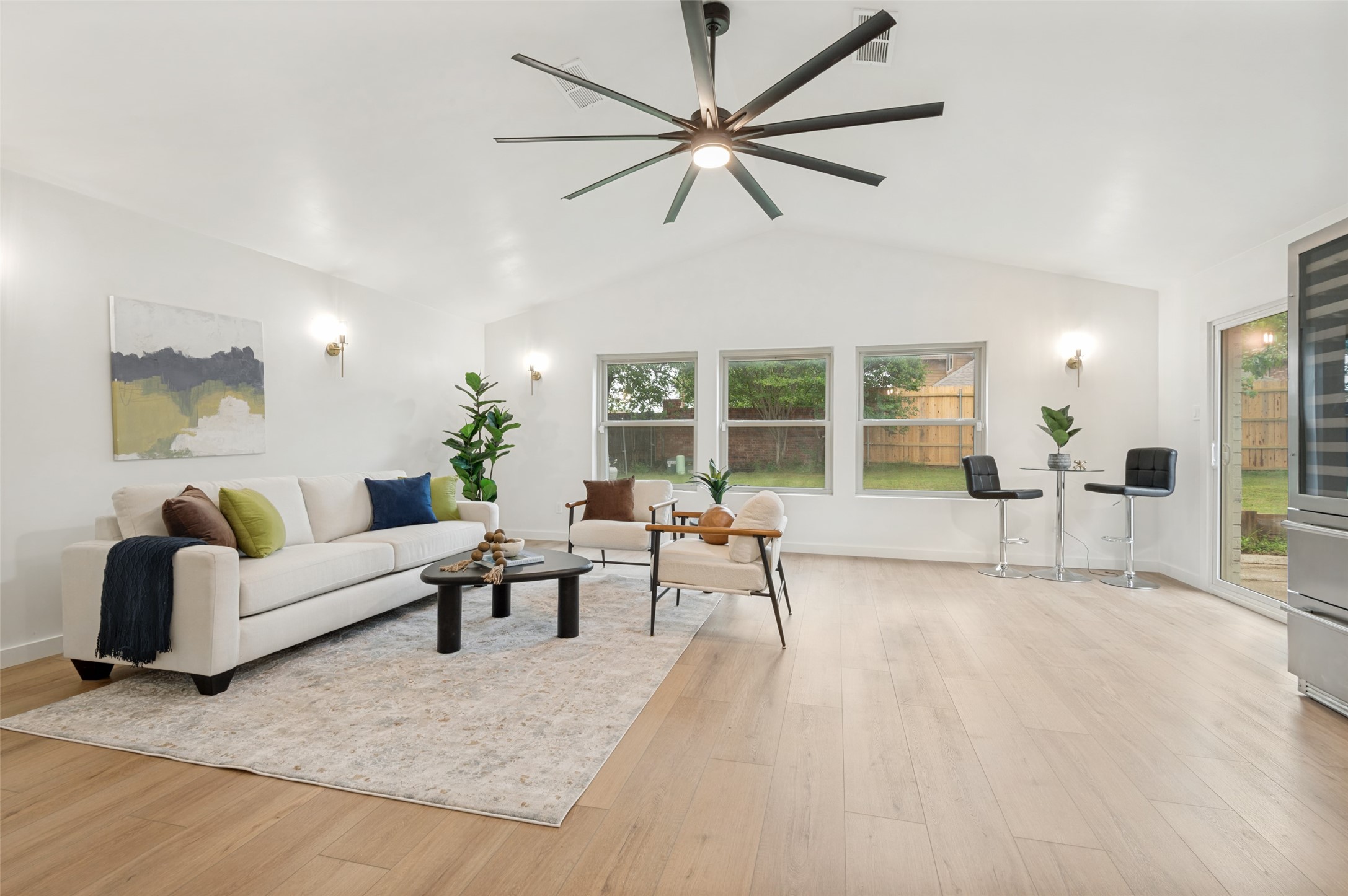 2744 Meadow Green Bedford TX 76021