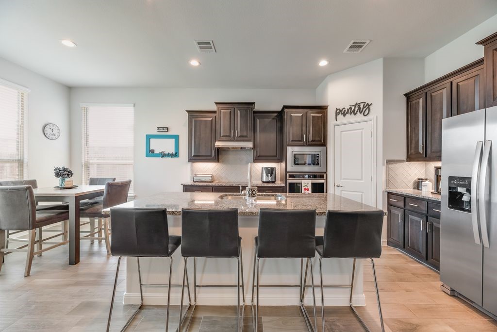 7807 Links Drive Arlington TX 76001