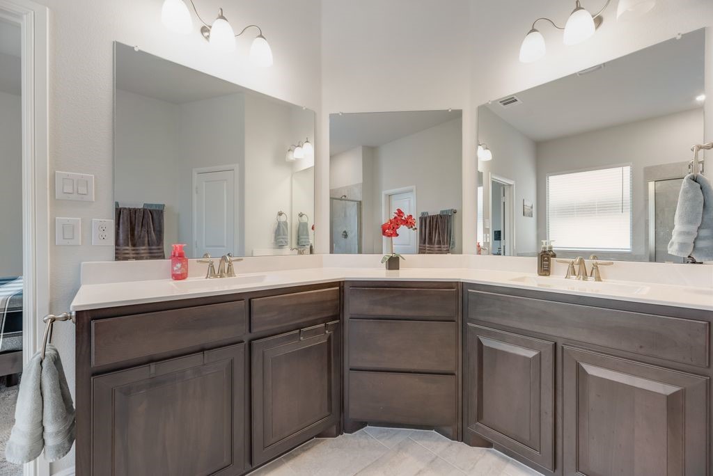7807 Links Drive Arlington TX 76001
