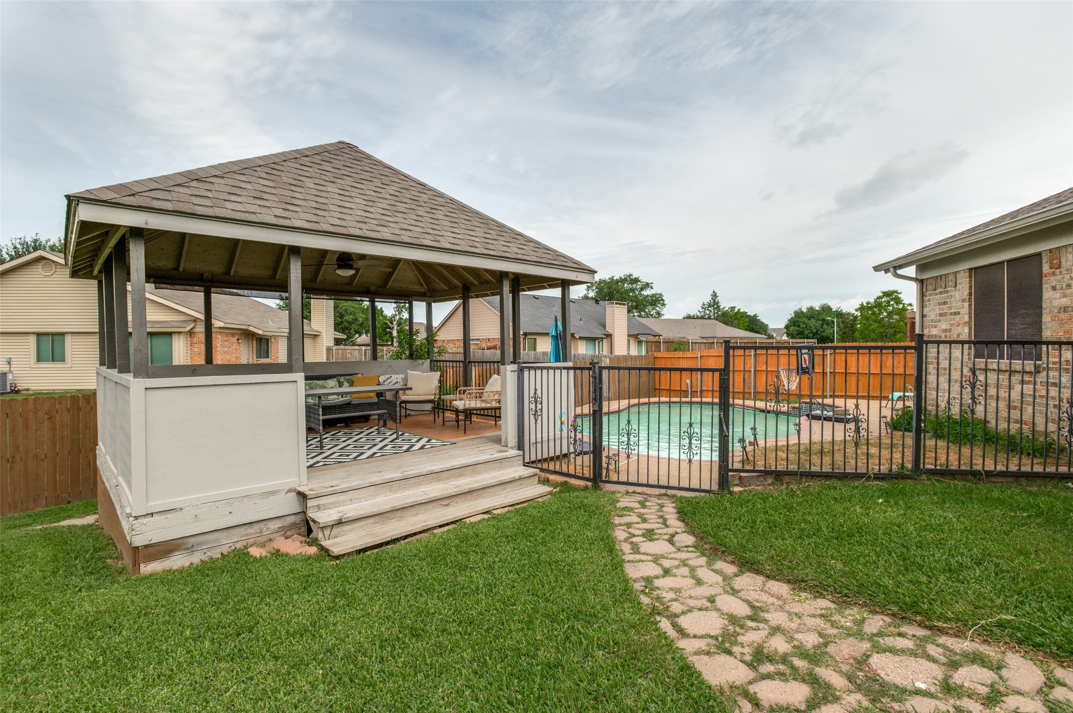 500 Reef Court Irving TX 75060