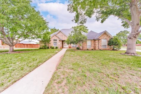 811 Woodland Trail S Bowie TX 76230