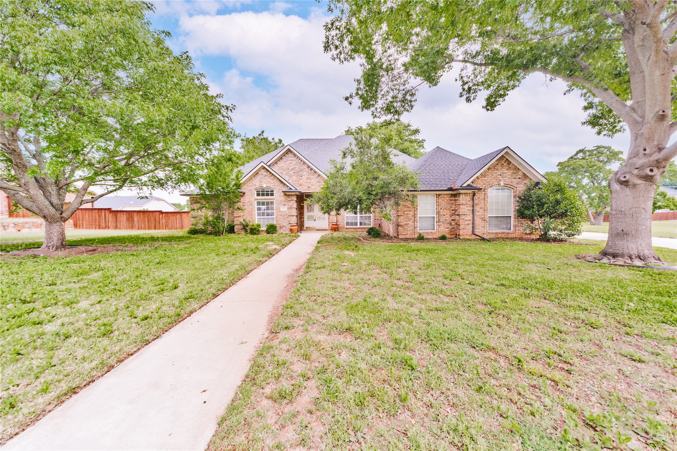 811 Woodland Trail S Bowie TX 76230