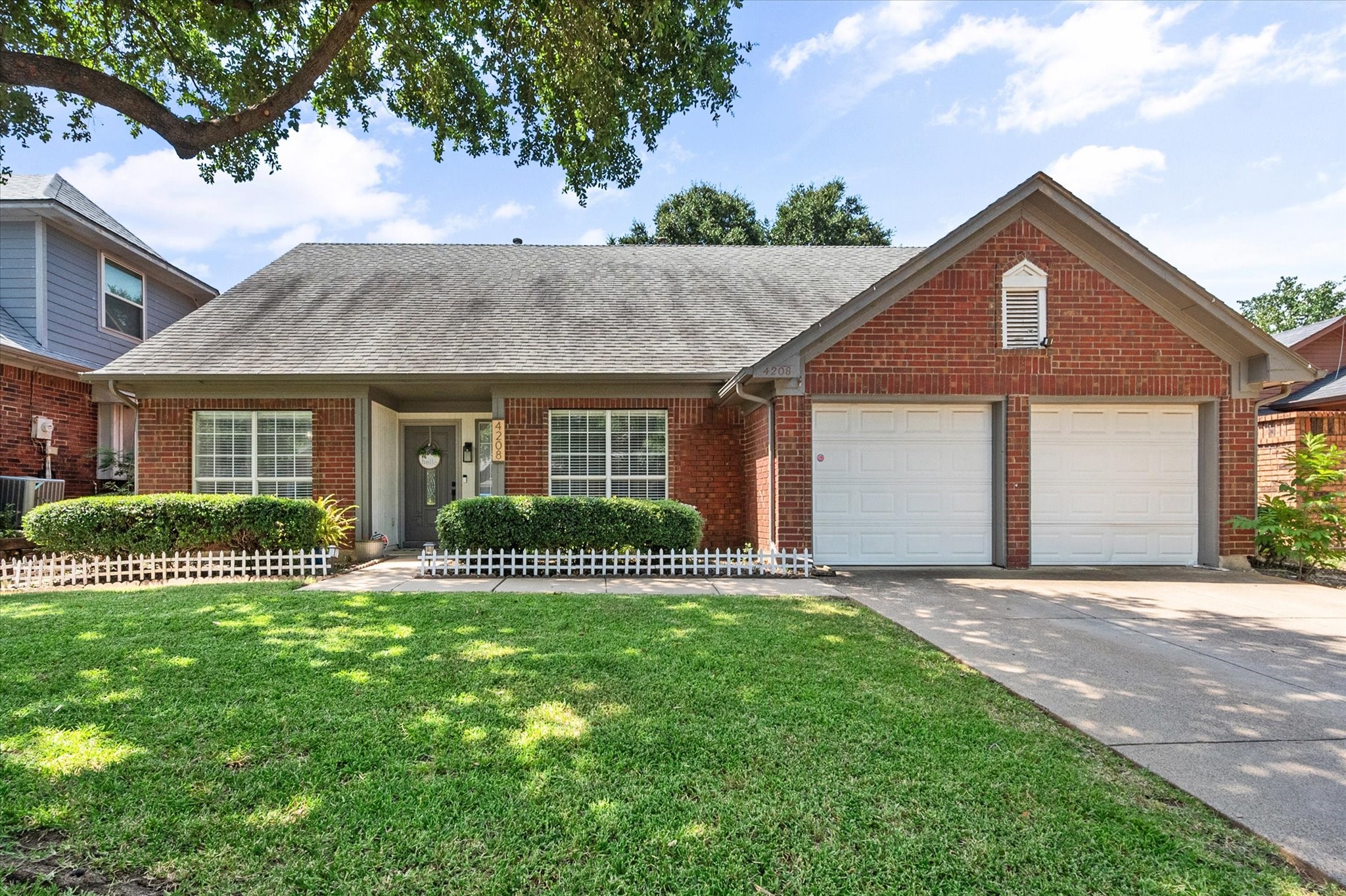 4208 Kelly Glenn Lane Arlington TX 76017