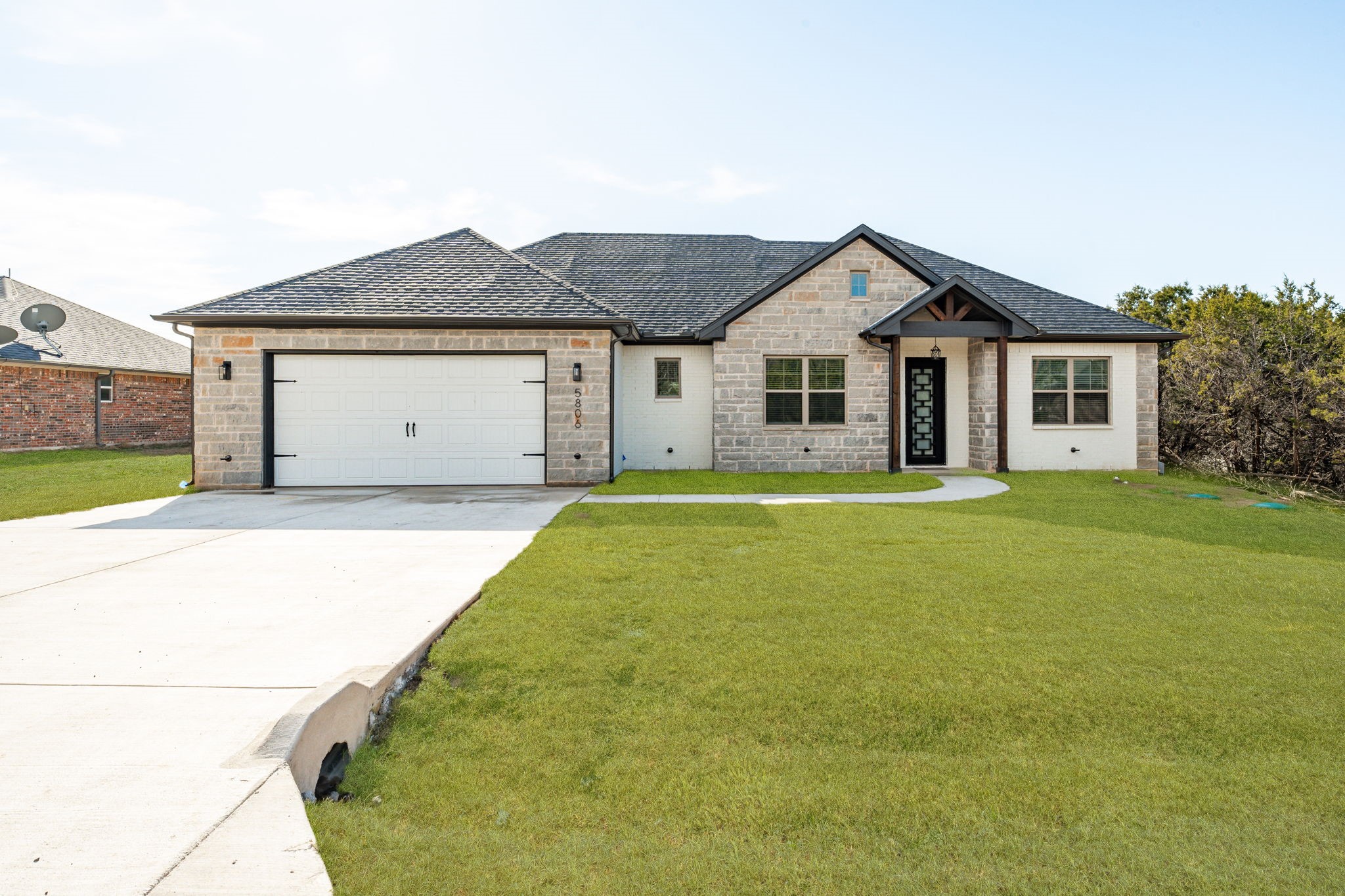 5806 Stonegate Circle Granbury TX 76048
