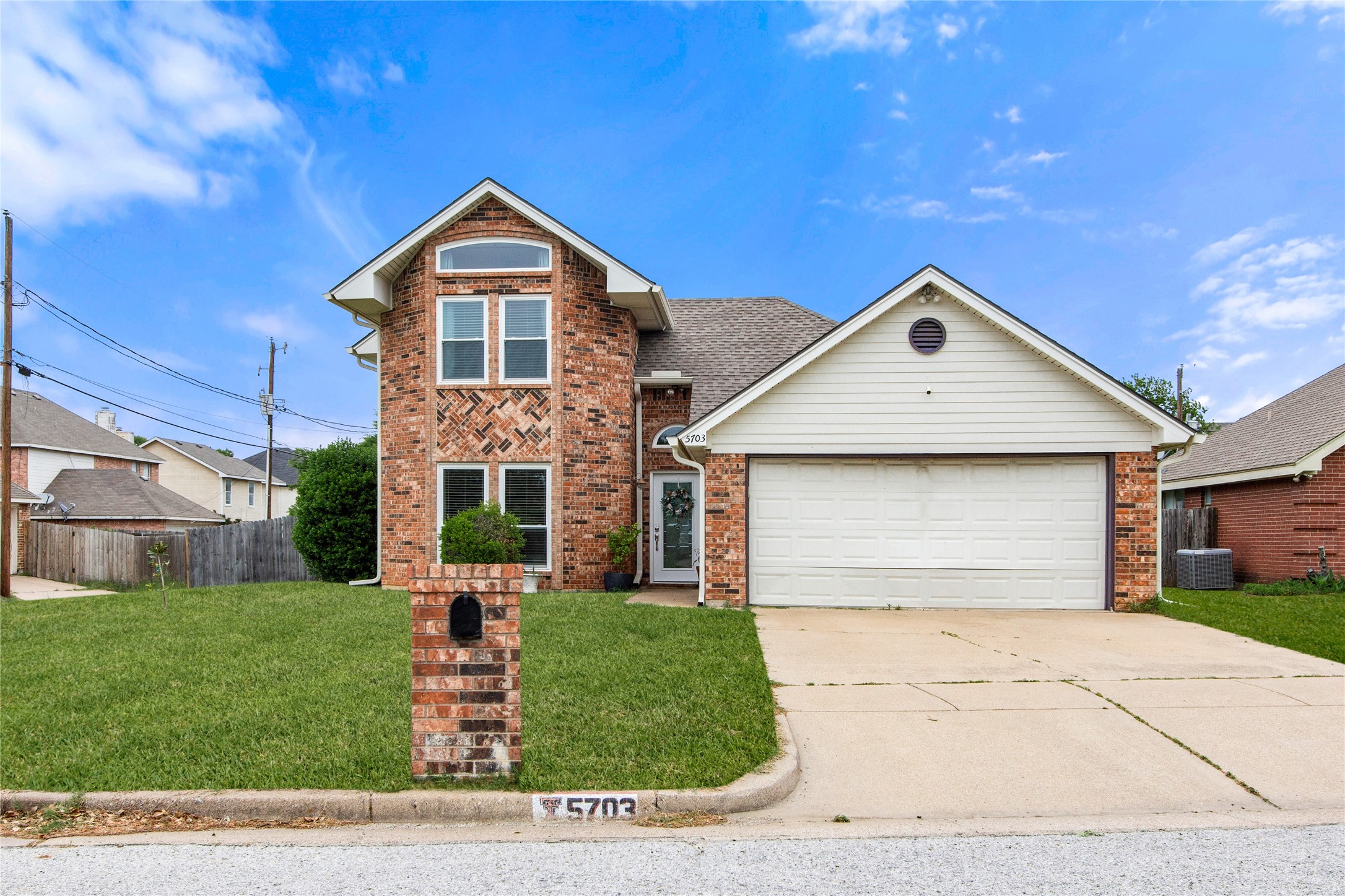 5703 Homestead Road Arlington TX 76017