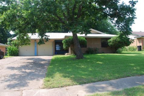 513 Lakeshore Drive Ennis TX 75119