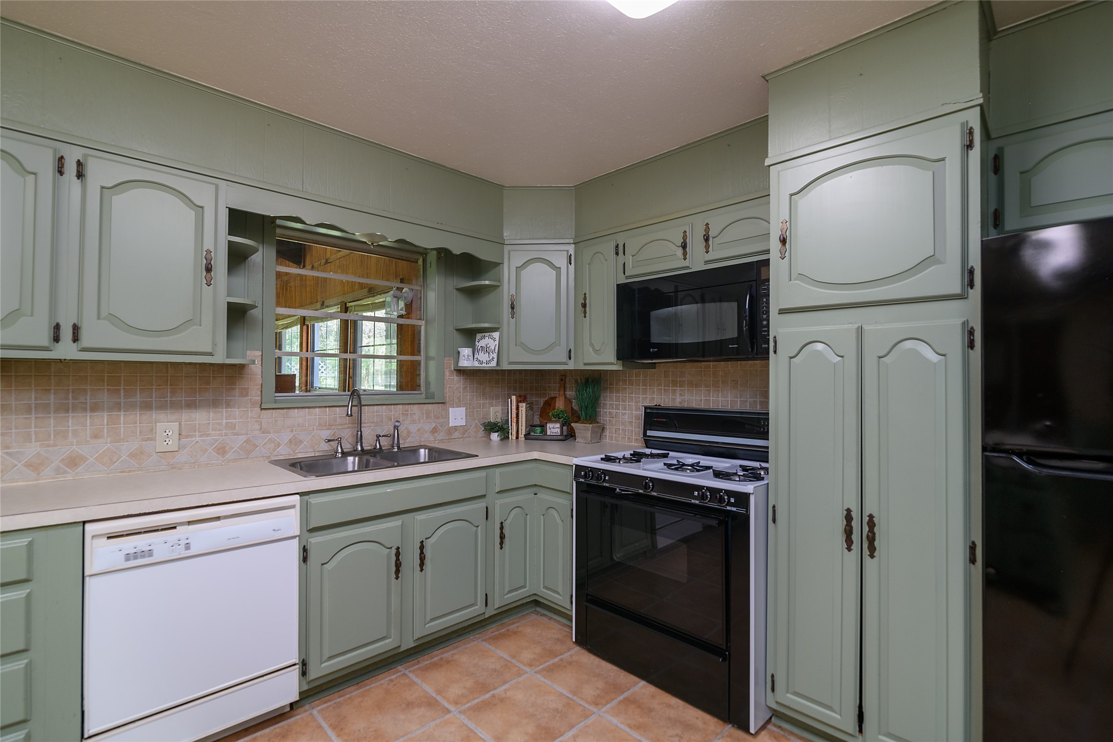 802 Caddo Lease Mooringsport LA 71060
