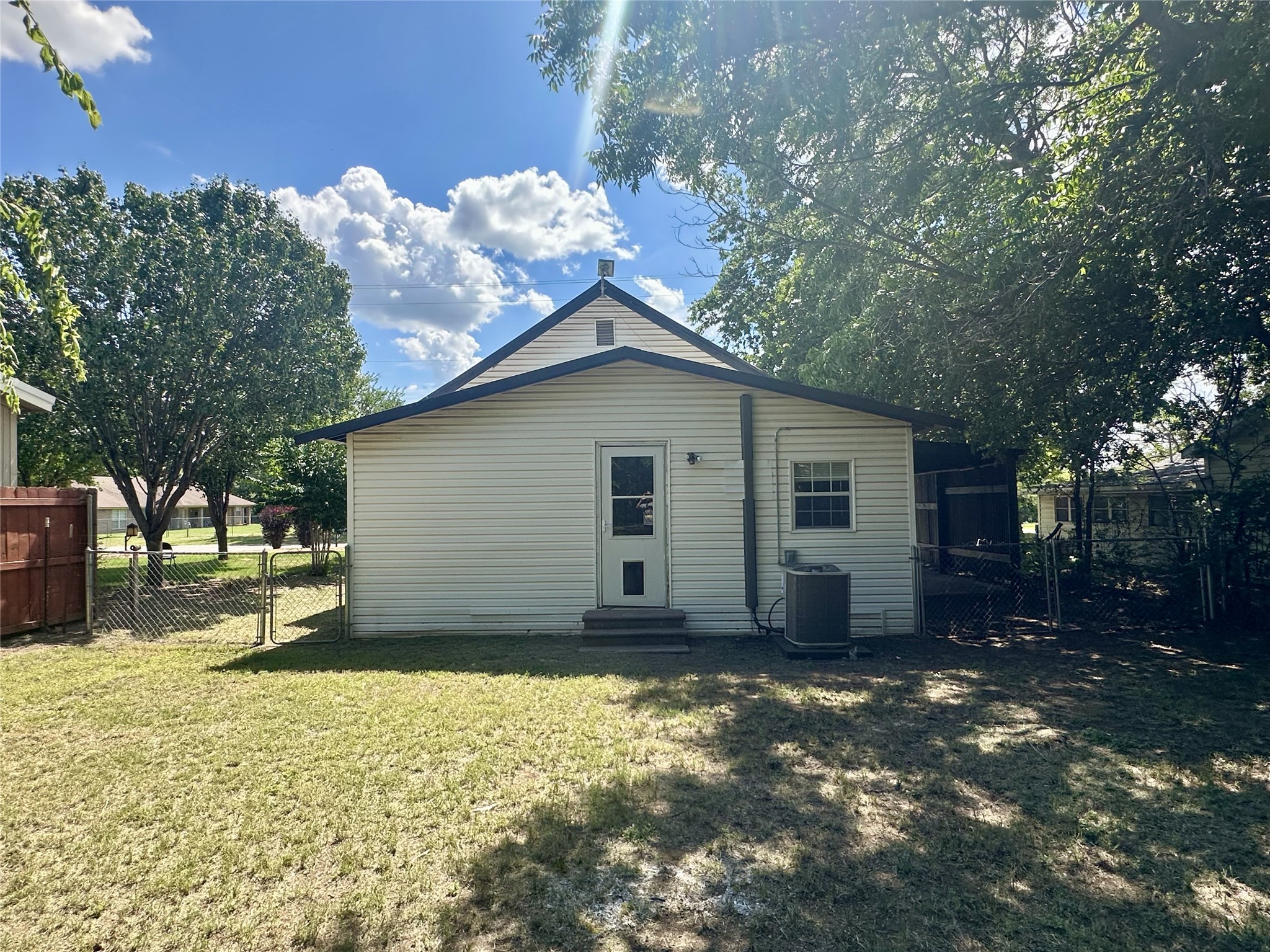 708 Grayson Street Nocona TX 76255