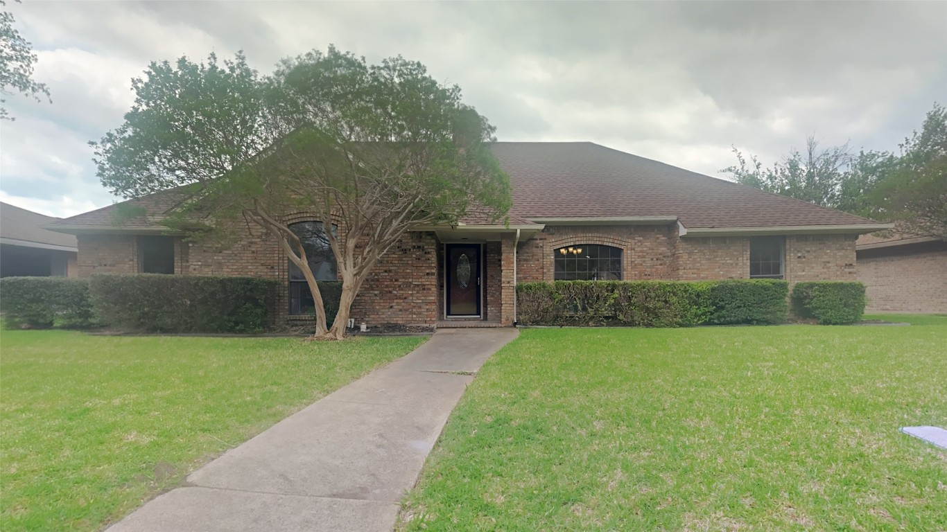 2721 Cladius Drive Grand Prairie TX 75052