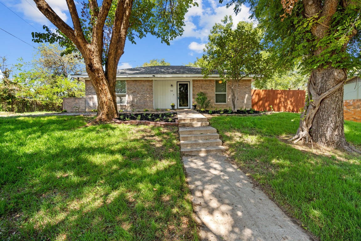 802 Waterbury Street Grand Prairie TX 75051