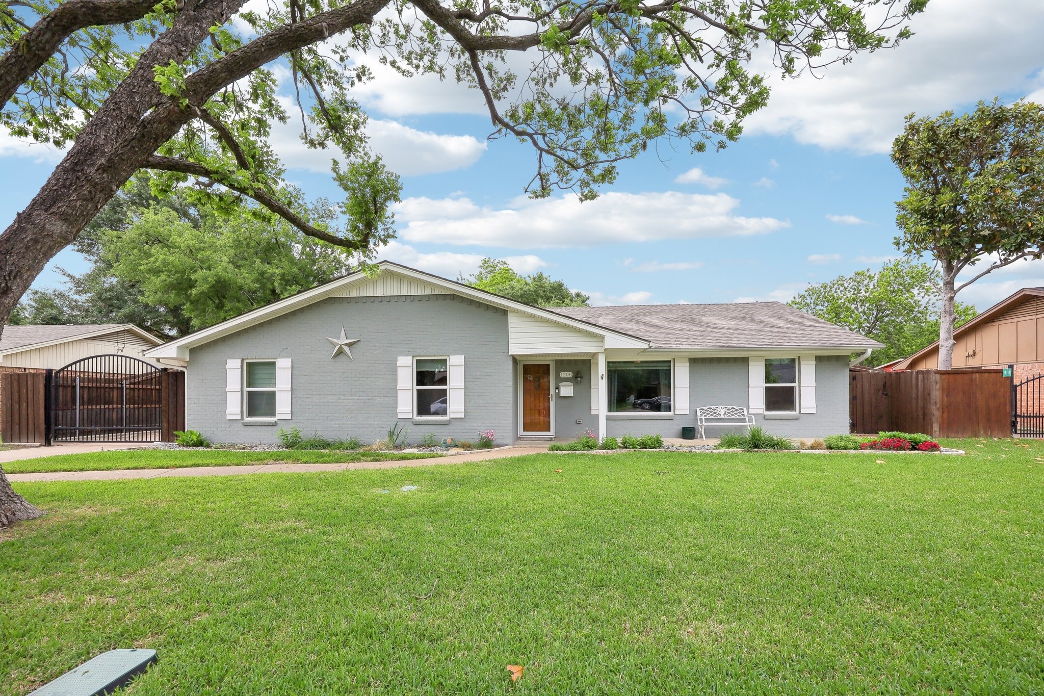 1208 Storyglen Street Irving TX 75062