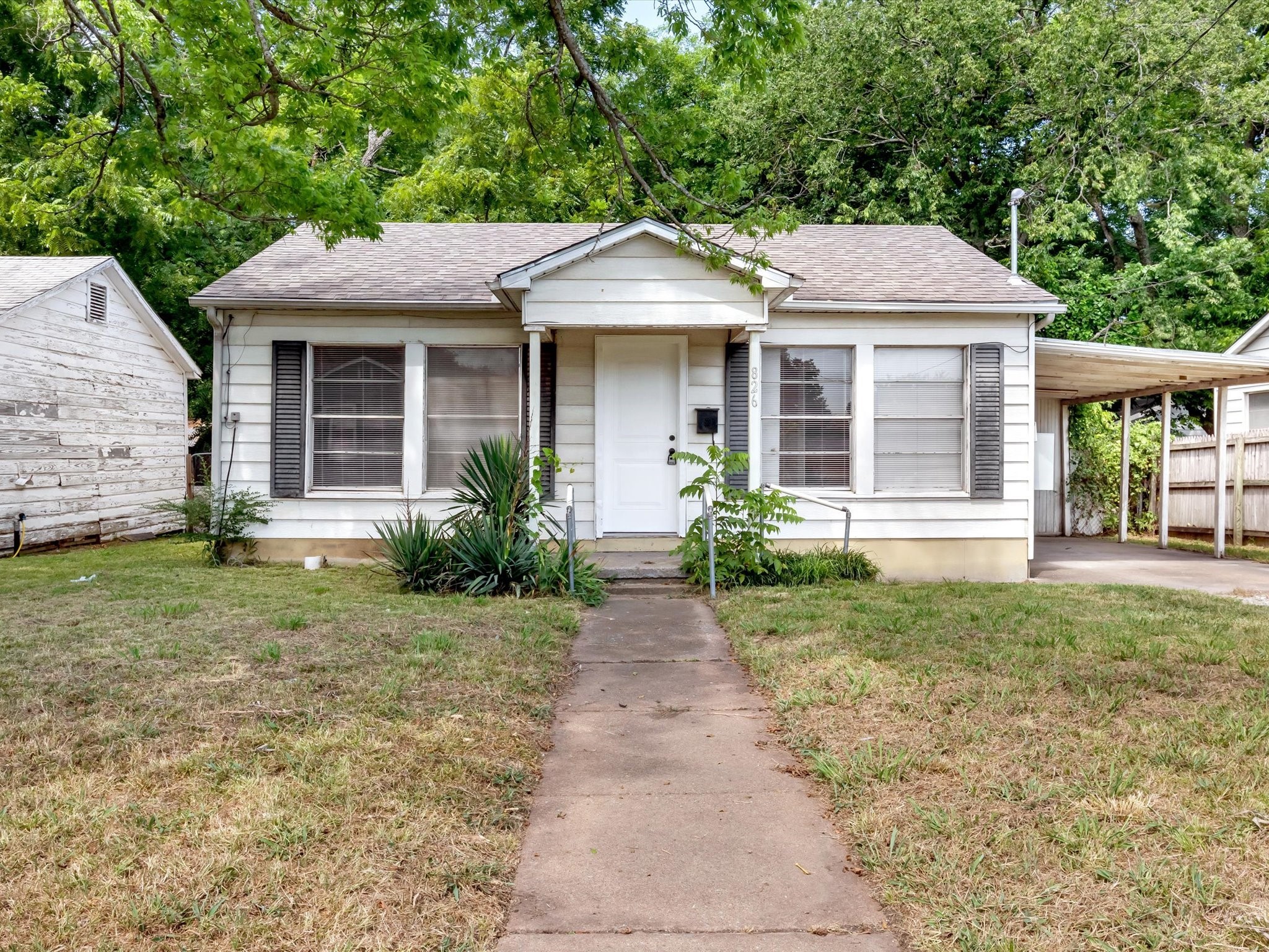 826 S Lyon Street Sherman TX 75092